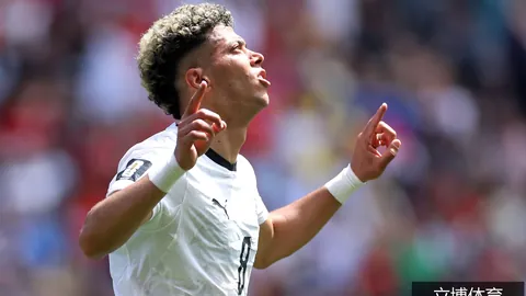 法国足球奇观：火山喷发引热议，罗伯特制胜球惊艳全场 英格兰国际足坛深度解析新浪风云录